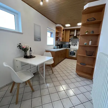 Ruhig Und Zentral Gelegenes 아파트